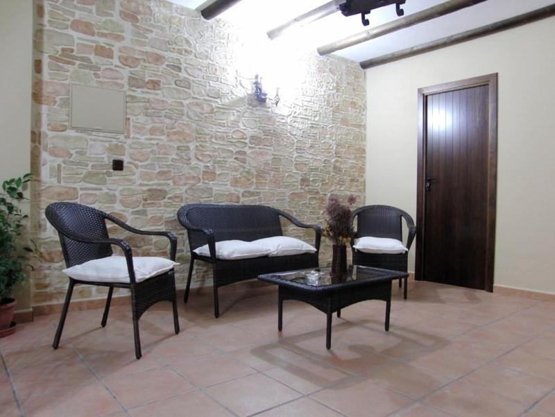 Hotel El Romeral Almaden de la Plata Luaran gambar