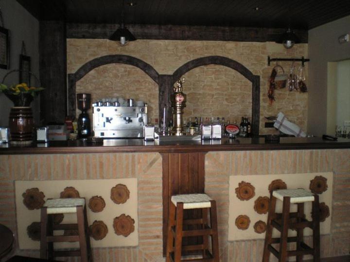 Hotel El Romeral Almaden de la Plata Luaran gambar