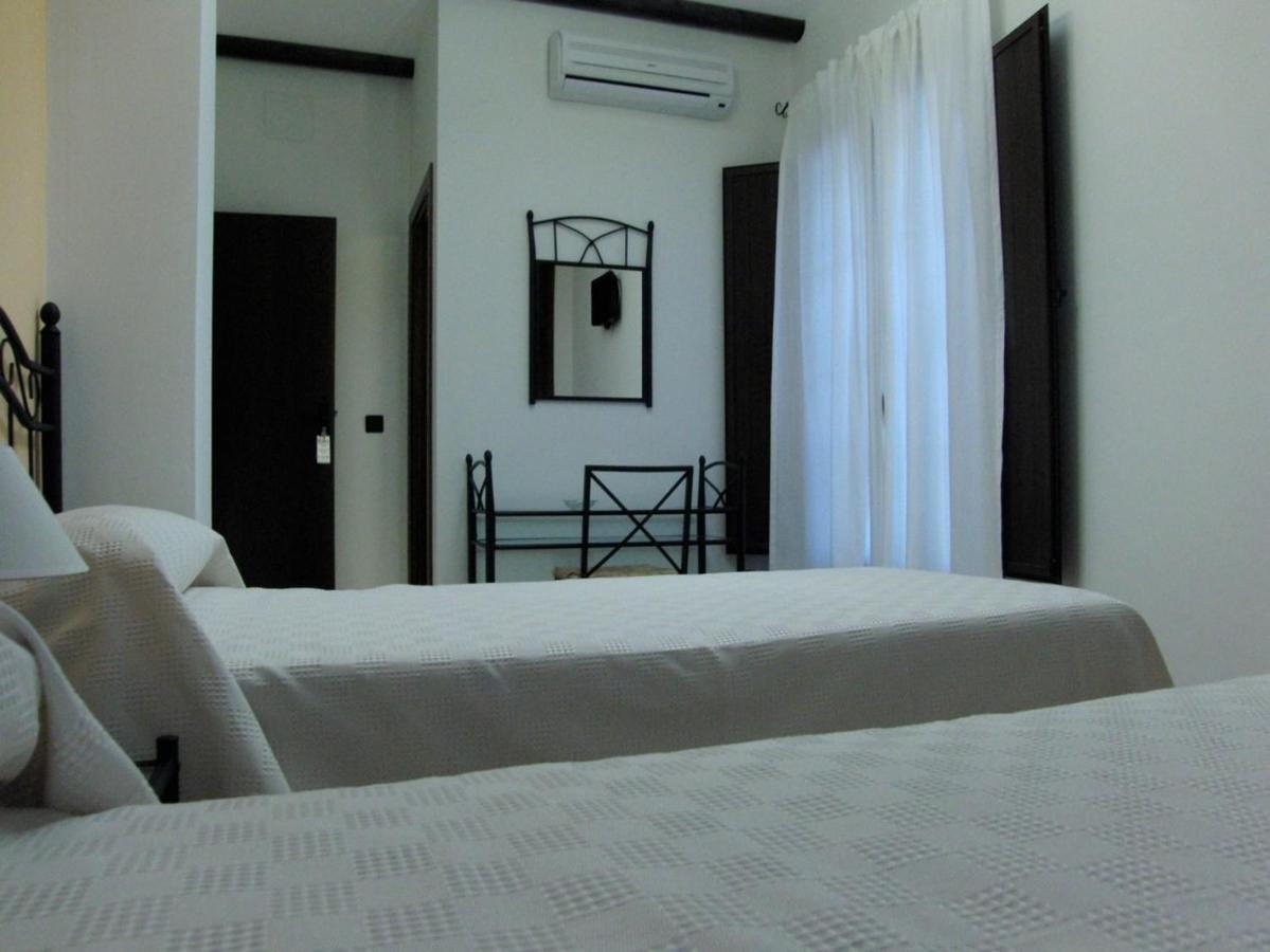 Hotel El Romeral Almaden de la Plata Bilik gambar