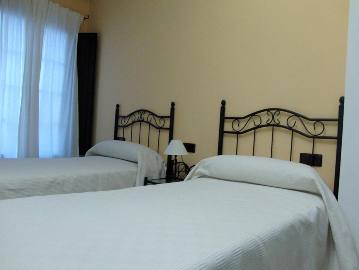 Hotel El Romeral Almaden de la Plata Bilik gambar