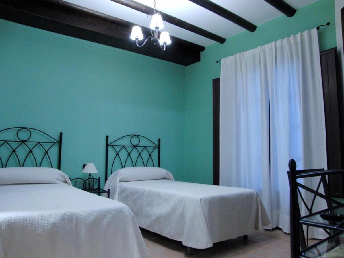 Hotel El Romeral Almaden de la Plata Bilik gambar